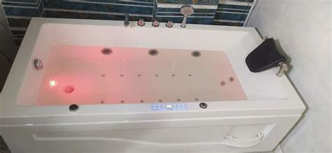 Jacuzzi Bathtub - 4 Seater Whirlpool Jacuzzi Trader - Retailer from New ...