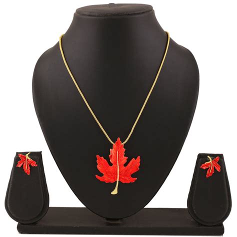 Leaf-Themed Enamel Necklace for Artistic Festive Looks – Estele