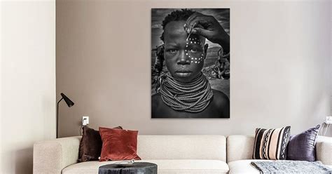 Painting the face of a karo tribe girl (Omo Valley-Ethiopia) by Joxe ...