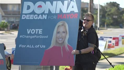 Jacksonville Mayoral Candidate Donna Deegan casts ballot ...