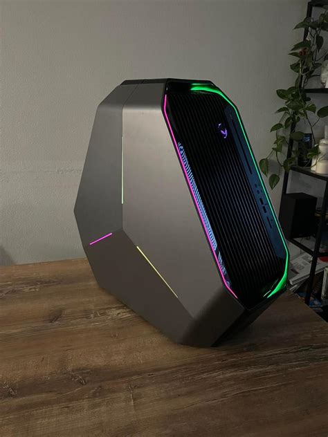 Alienware Area 51 R2 的图像结果