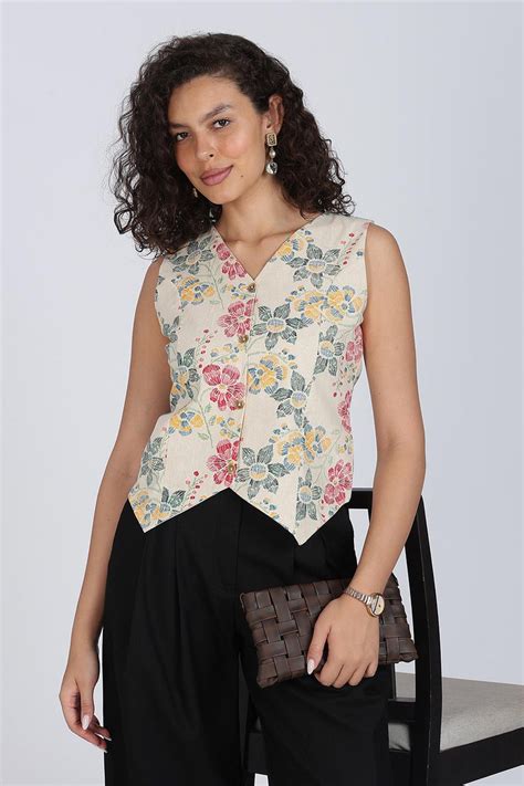 Buy Trendy Short Kurtis for Women | VNH Naidu Hall