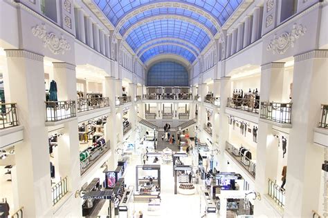 В Петербурге открыли ДЛТ не из детства, а филиал ЦУМа