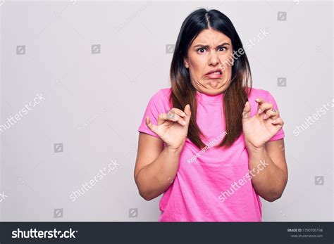 12 133 Grossed out face kép, stockfotó és vektorkép | Shutterstock