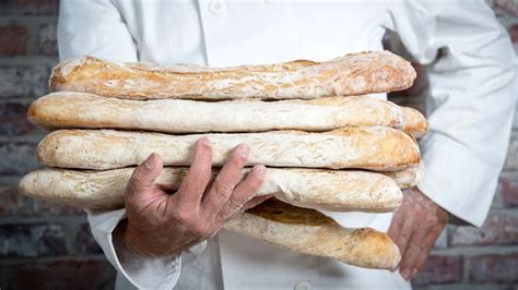 What is a French baguette and what is its history? - Complete France