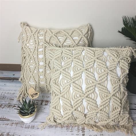 12-Inch Macrame Pillow Tutorial 的图像结果