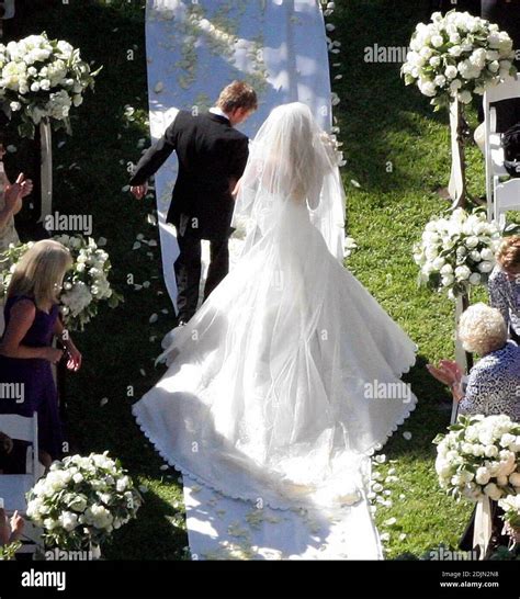 Avril Lavigne married her sweetheart, Deryck Whibley, in an romantic ...