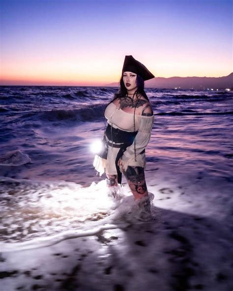 Ravengriim: A Creative Force in Cosplay and Content Creation