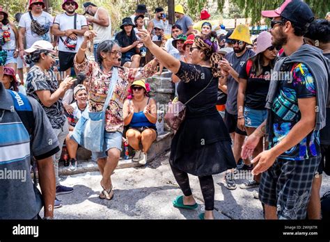 Local People Dancing 的图像结果