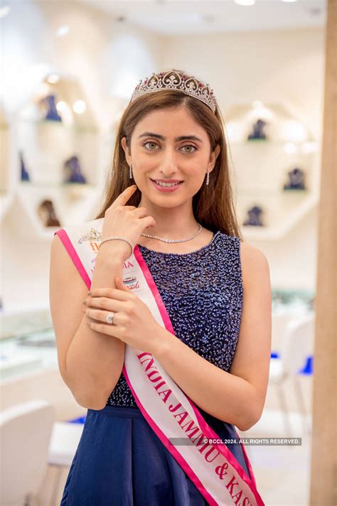 Miss India 2019 state winners visit Senco Gold & Diamonds store ...
