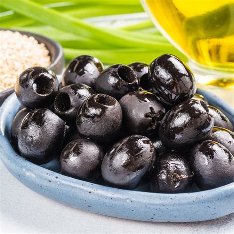 Вкусный Рецепт: Итальянские куриные крылышки с маслинами