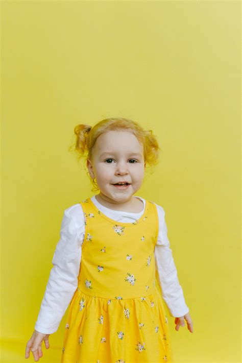 People Looking Funny Photos, Download The BEST Free People Looking ...