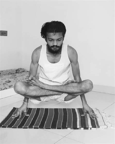 बायसेप्स, ट्रायसेप्स टोन करण्यासाठी देखील उपयुक्त ठरेल हे आसन | How To ...