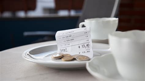 https://www.zdfheute.de/assets/trinkgeld-im-urlaub-restaurant-hotel-100~3840x2160?cb=1752756706233
