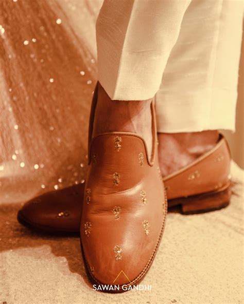 Light tan flower booti shoes – Sawan Gandhi Online Store