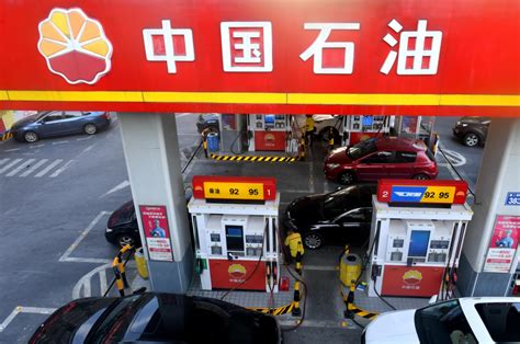 中国成品油价迎年内“第十涨”