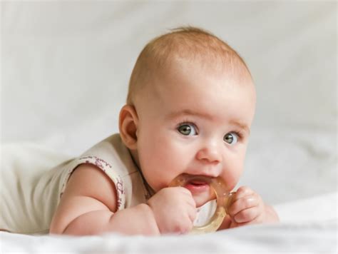 The benefits of tummy time for newborns and how to do it correctly ...