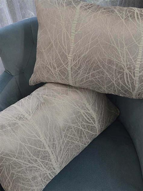 Възглавници на клонки в сребрист нюанс