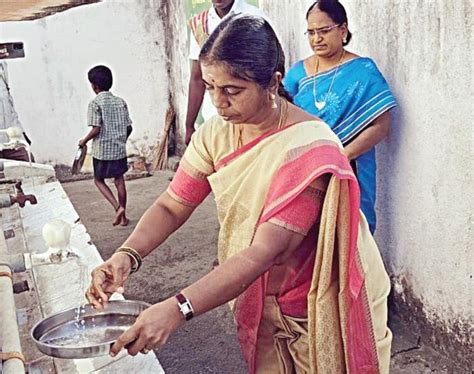 அரசு தொடக்கப்பள்ளியில் காலை சிற்றுண்டி தரமாக வழங்கப்படுகிறதா ...