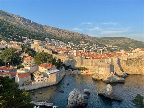 SEA ROCKS RESIDENCE (Dubrovnik) - Inn Reviews, Photos, Rate Comparison ...