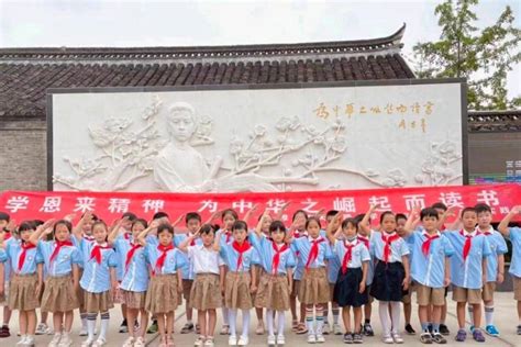 心馨青年志愿者协会同淮安小学举办敬老院送温暖活动-文学院