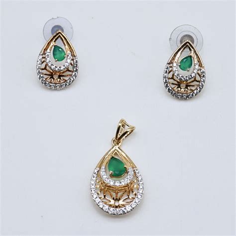 The Regal Pear Bloom Diamond Pendant – RS SAKHIYA DIAMOND INDIA