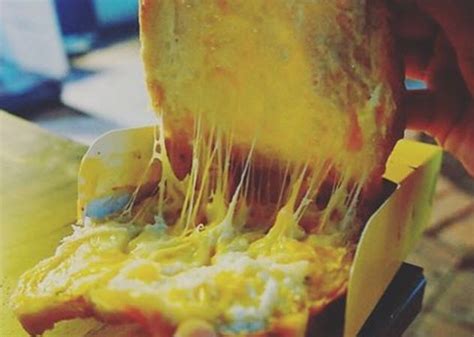 這起司三明治太誘人啦～起司如洪水般傾瀉，誰受得了呢？ | LINE購物