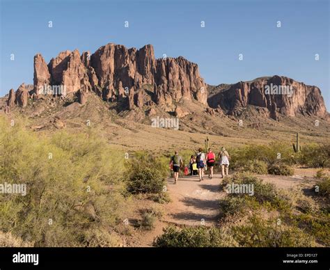 Sunset hike toward Superstition Mountain, Treasure Loop Trail, Lost ...
