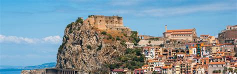 Holiday Accommodation & Lettings in Calabria from ₹3,405 | HomeToGo