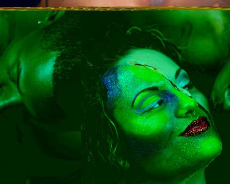 Alien Kiss 的图像结果