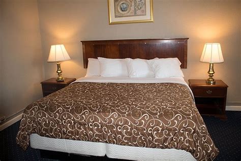 WHALER INN & SUITES (New Bedford) - Motel Reviews, Photos, Rate ...