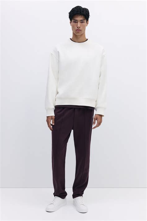 Regular Fit Tailored joggers - Plum - Men | H&M IN