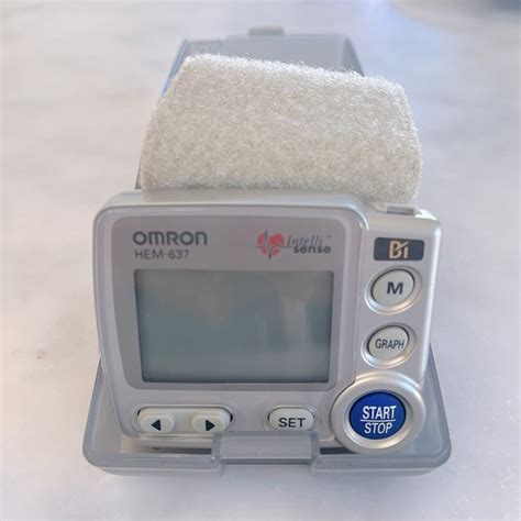 OMRON | Wearables | Omron Hem 637 Wrist Blood Pressure Monitor Silver ...
