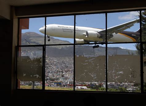 Ecuador: Neuer Flughafen in Quito eröffnet - DER SPIEGEL