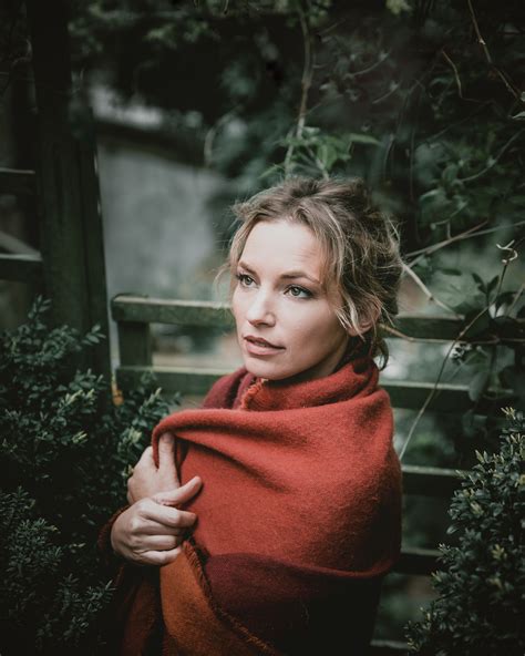 Portrait perdita weeks – Artofit