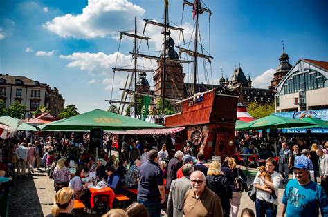 Hamburger Fischmarkt in Aschaffenburg, Schloss Aschaffenburg, 24 April ...