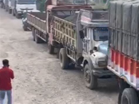 Villagers protest over bad roads in Zaghadi