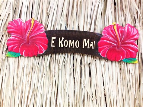 E Komo Mai Hand Carved Wood Sign With Red or Yellow Hibiscus - Etsy Norway