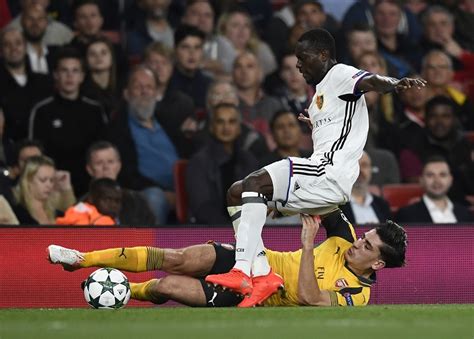 Hector Bellerin injury update: The latest on Arsenal defender's ankle ...