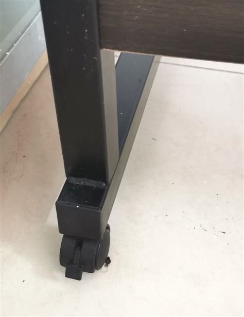 Student Adjustable Computer Table 的图像结果