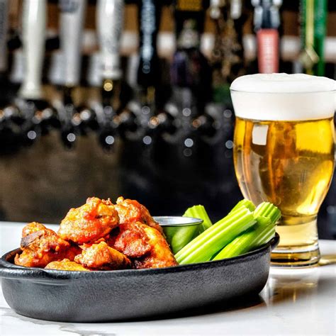 Bar Louie - University Village Chicago Happy Hour - HHRevolution