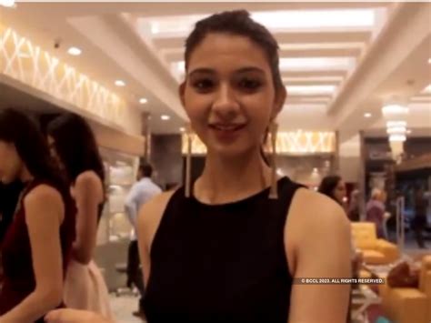 Yamaha Fascino Miss Diva 2016 finalists visit Gio Store