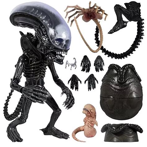 Mezco Designer Series Deluxe Alien Action Figure – Jaiman Toys