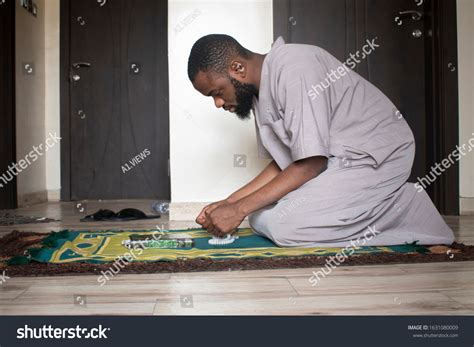84 African Man Praying Kneeling Images, Stock Photos & Vectors ...