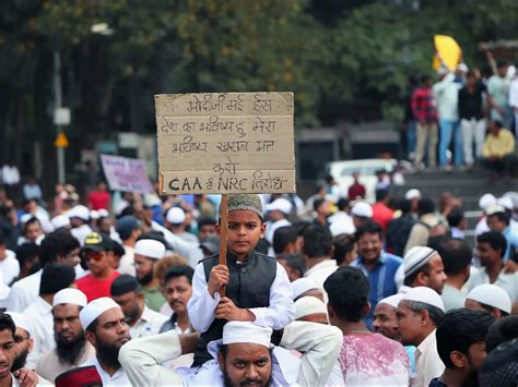 Protests Gain Momentum In Kolkata As Hindu priests Hit The Streets ...