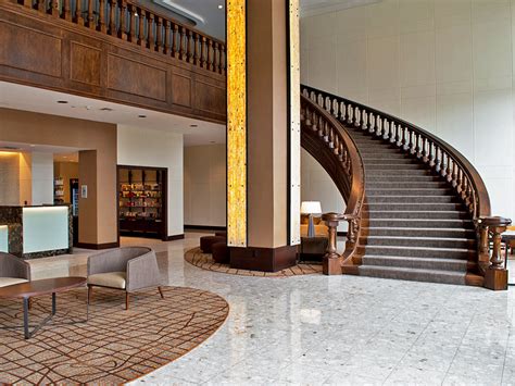 ホテルのロビー、2006年と2025年で変わりすぎワロタwww - カルソク -世界中の話題を紹介するブログ-