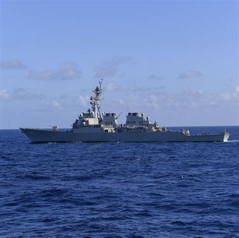 US Destroyer Enters Waters in South China Sea Near Spratly Islands