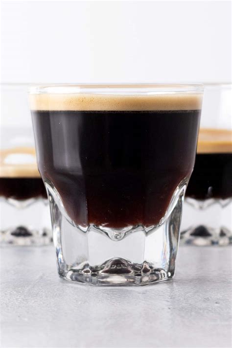 Lungo: Overview, Steps to Make It, and How to Order It at Starbucks ...