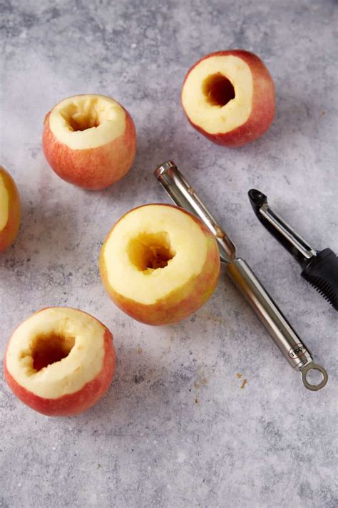 Crock Pot Baked Apples with Raisins and Walnuts - Butter & Baggage