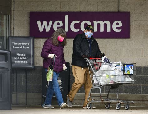 Coronavirus crowd control: Pandemic turns regions into ghost towns ...